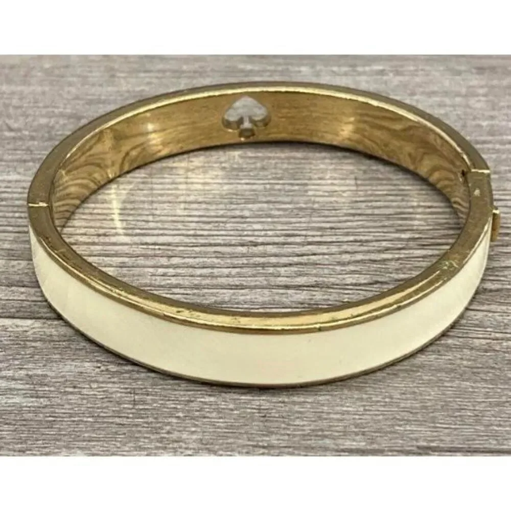 EUC Kate Spade‎ Cream Enamel Spade Punch Hinged Bangle Bracelet Gold-Tone size 7 - Picture 5 of 6